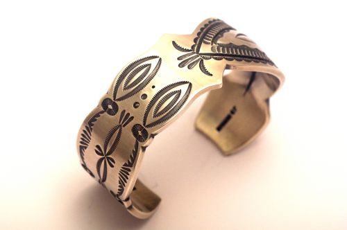 ナバホバングル ジェイコブ・モーガン作 《アシンメトリー/スタンプ&リポウズ》 内周17.0cm