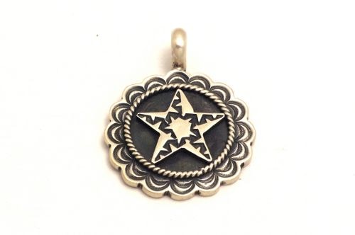 ナバホペンダント ボー・リーブス作 《スターコンチョ&スタンプ》