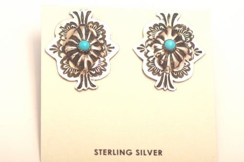 ナバホピアス Charlotte Blackgoat作《コンチョ&ターコイズ 》