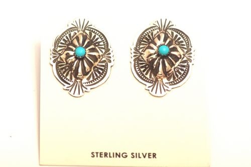 ナバホピアス Charlotte Blackgoat作《コンチョ&ターコイズ 》