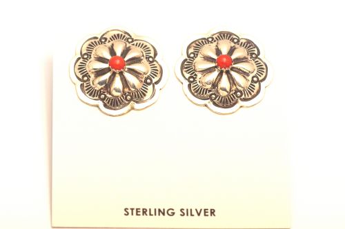 ナバホピアス Charlotte Blackgoat作《コンチョ&コーラル 》