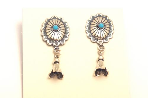 ナバホピアス Charlotte Blackgoat作《コンチョ&ターコイズ&スカッシュ》