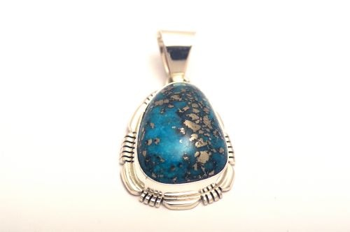 【POWWOWナゲッツ】 ナバホペンダント リック・トリノ作 《イサカピーク/ビッグカラット&ハイドーム》