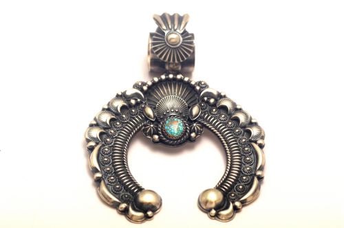 【POWWOWナゲッツ】 ナバホペンダント デルバート・ゴードン作 《ナジャ/ナンバーエイト》ビッグサイズ