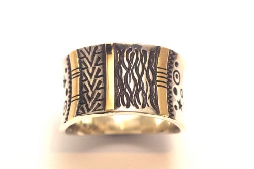 ナバホリング ノルバート・ペシュラカイ作 《スタンプワーク/14K/幅広》 16号