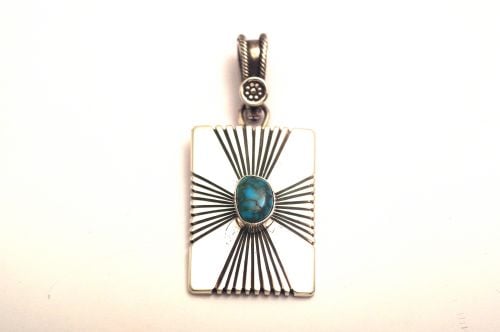 【POWWOWナゲッツ】　ナバホペンダント　アイヴァン・ハワード作　《ローンマウンテン/サンバースト》　