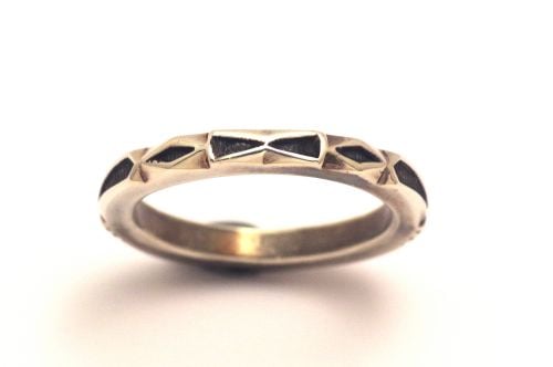 ナバホリング　ジェニファー・カーティス作　《スタンプワーク/細・スクエアワイヤー》　24号