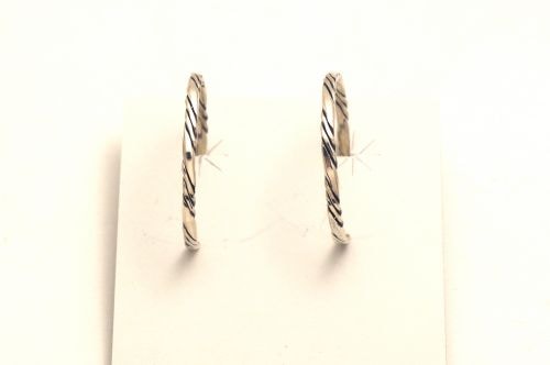 ナバホピアス　Elaine Tahe作　《スタンプ/フ-プ》　大