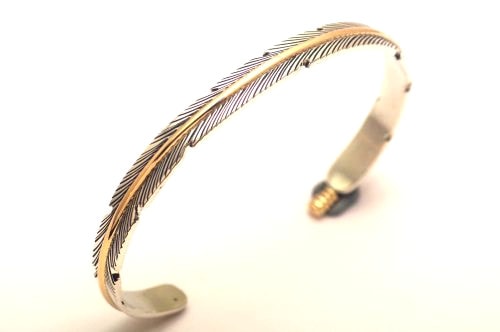 ナバホバングル　ハーヴィー・メイス作　《フェザー/12KGF》　内周17.5cm