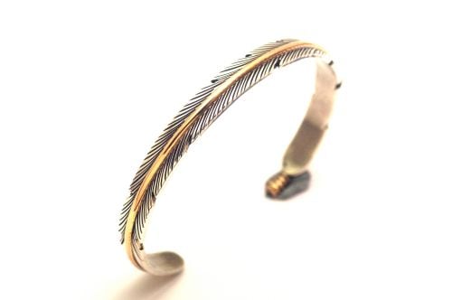 ナバホバングル　ハーヴィー・メイス作　《フェザー/12KGF》　内周15.5cm