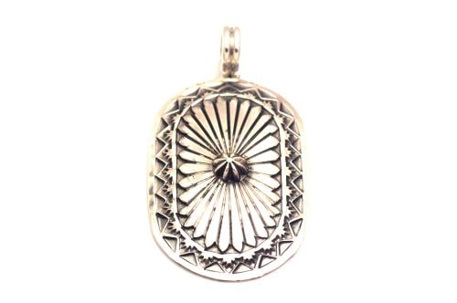 ナバホペンダント　サンシャイン・リーブス作　《スタンプ》