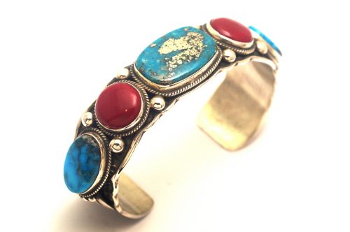 【POWWOWナゲッツ】　ナバホバングル　ダレル・キャドマン作　《イサカピーク＆ロザリタ＆キングマン》 内周18.0cm