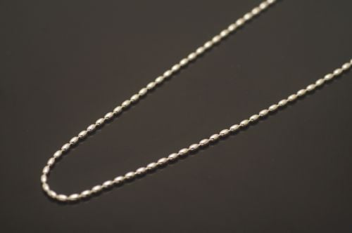 シルバーチェーン　55cm　《ライスチェーン/シャイニー/小粒》