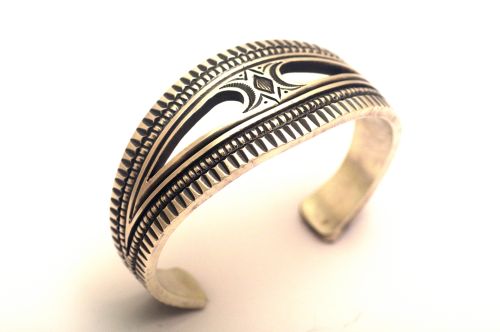 ナバホバングル　カルビン・マルティネス作　《ヘビーゲージ/インゴット・スタンプ＆カット》 内周16.0cm