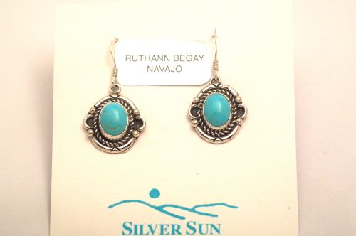 ナバホピアス　Ruth Ann Begay作　《スリーピングビューティ》