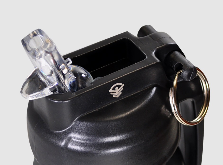 ボンボネロ　手榴弾　グリーン RETRO MOTIF パイナップル型 ミニ手榴弾 LED キーホルダー ミリタリー