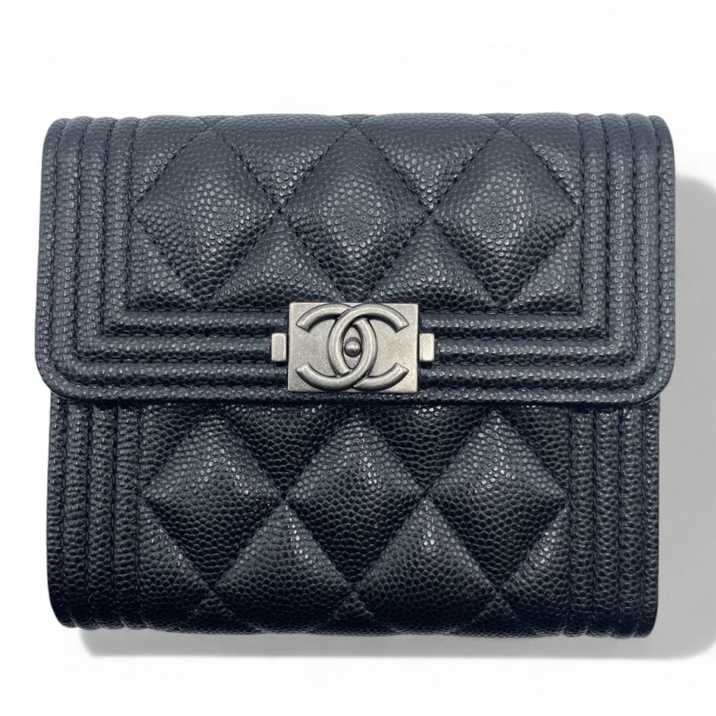 CHANEL ボーイシャネル　キャビアスキン　Vステッチ　フラップ長財布 CHANEL ボーイシャネルキャビアスキン長財布ラウンドファスナー