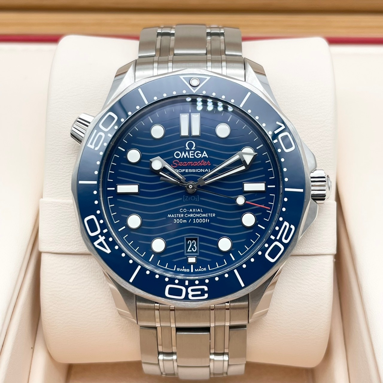 �����946,000�ߡۥ��ᥬ �����ޥ����� �����С�300M 210.30.42.20.03.00﻿1 ���ƥ�쥹�������� �֥롼 42mm 