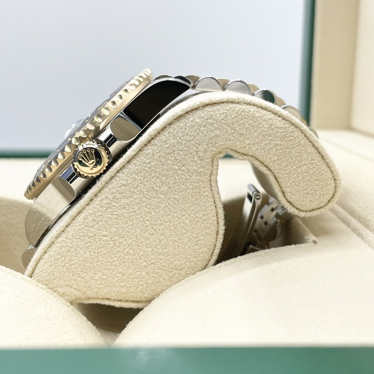 ��2023ǯ����ۥ���å��� GMT�ޥ�����II 126713GRNR �֥�å� 40mm