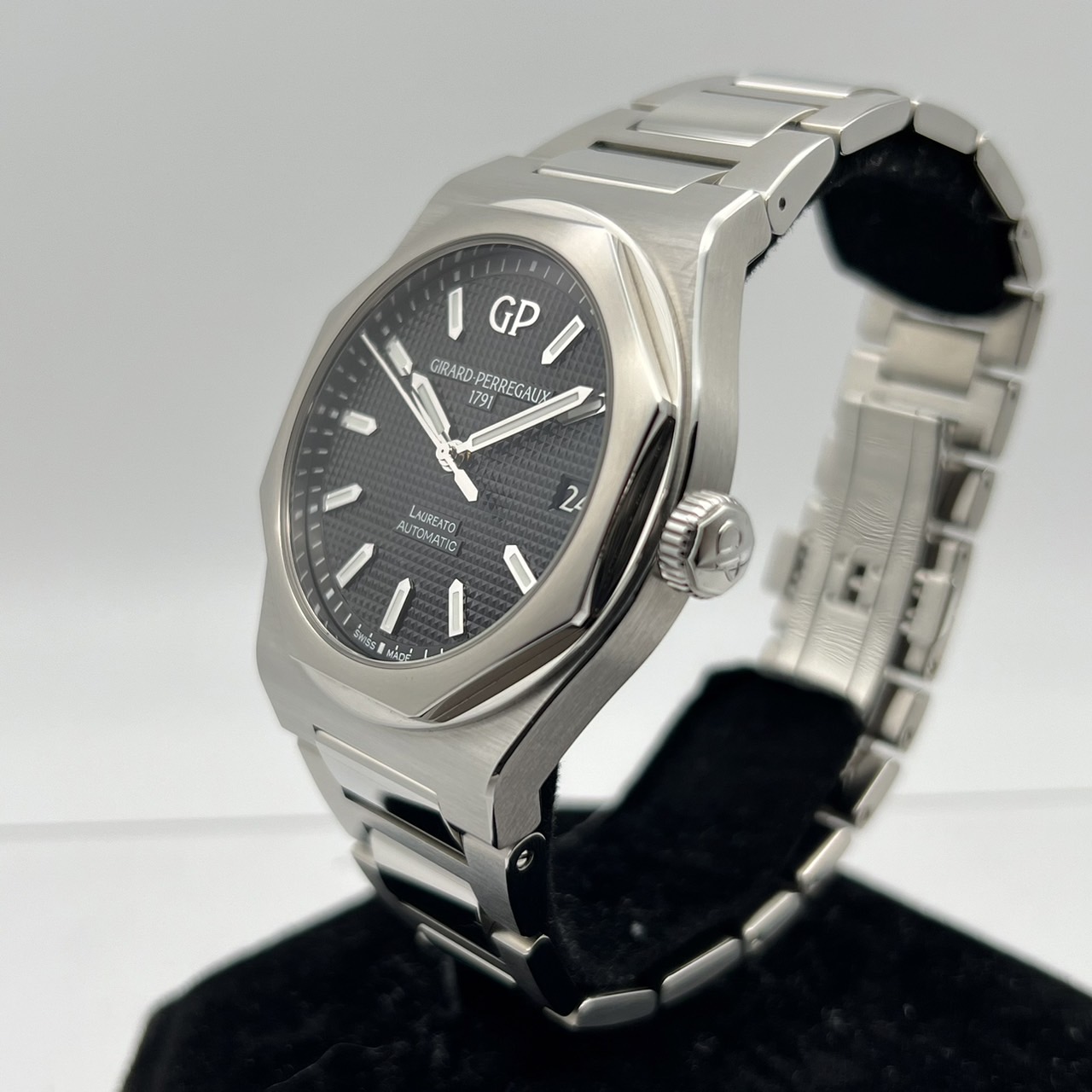 ���顼�롦�ڥ르�������쥢���ȡ��֥�å���81010-11-634-11A 42mm