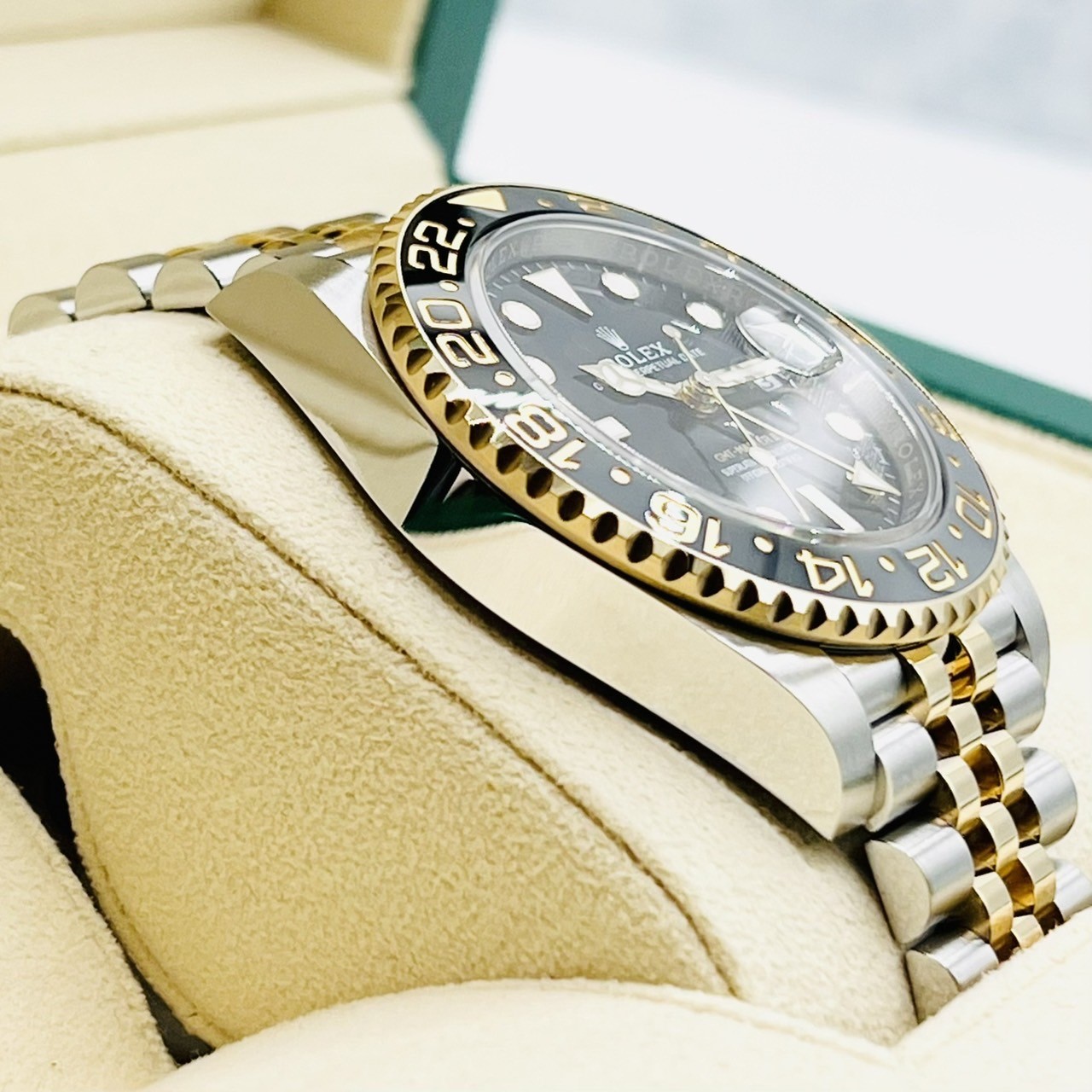 ��2023ǯ����ۥ���å��� GMT�ޥ�����II 126713GRNR 40mm