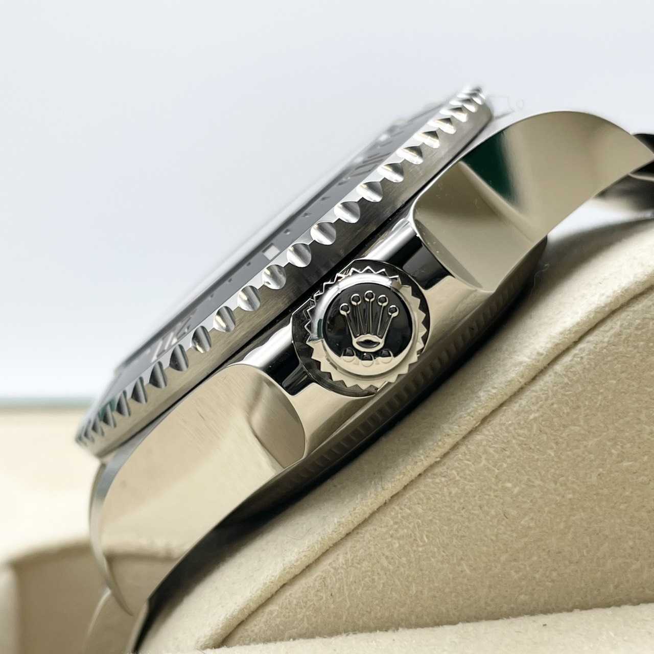 ����å��� �����ɥ����顼�ǥ����ץ��� 136660 �֥�å� 44mm