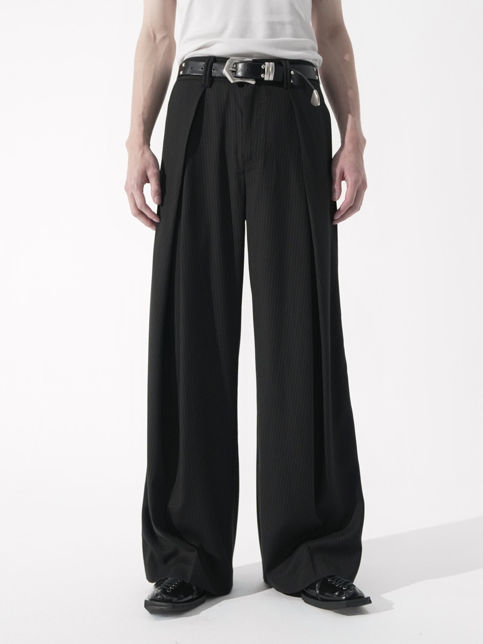 【CS】stripe cross tuck drape slacks CS】stripe cross tuck drape slacks (black) | OUR BRAND,Chikashitsu