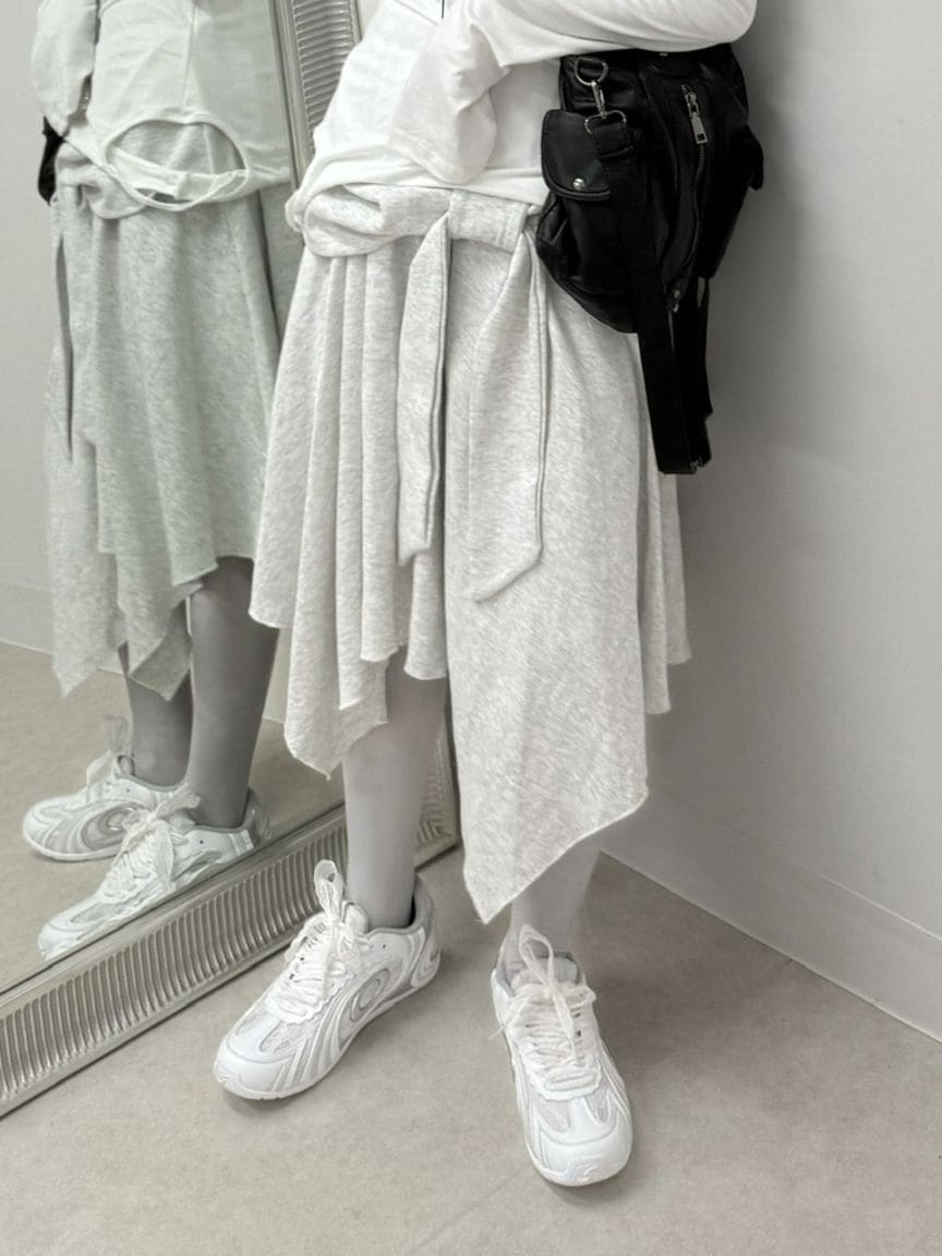 【Nerd out XU】asymmetry ribbon skirt (2color)