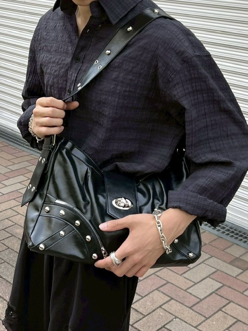 黒いジッパーポケット付きバッグ 黒いジッパーポケット付きバッグ ファスナー付きで安心