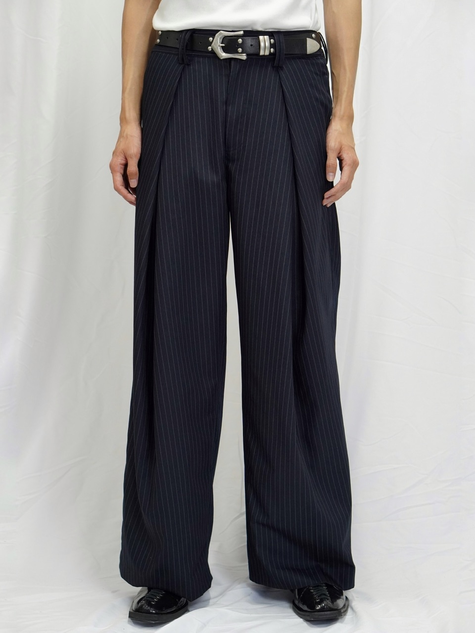 【Chikashitsu +】stripe tuck slacks 受注制【Chikashitsu +】stripe tuck slacks / 【チカシツプラス