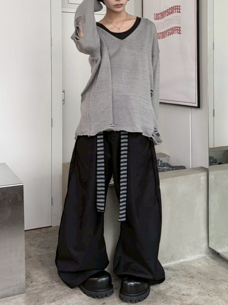 受注制【LUV CODE】v neck damage knit (2color)