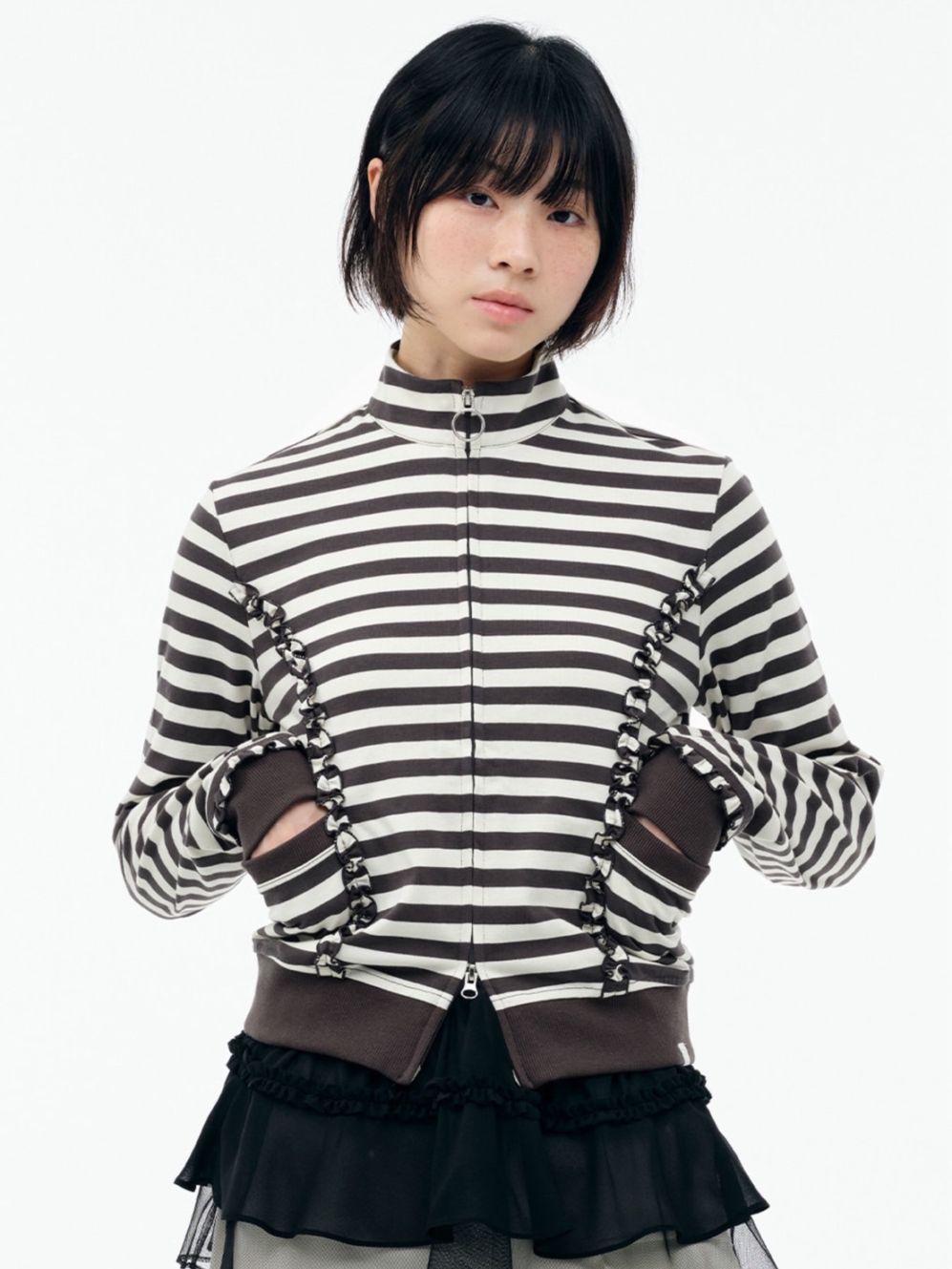 【TUOMIO】STRIPE RUFFLE JERSEY ZIP-UP / 【トゥオミオ】ストライプラッフルジャージジップトレーナー