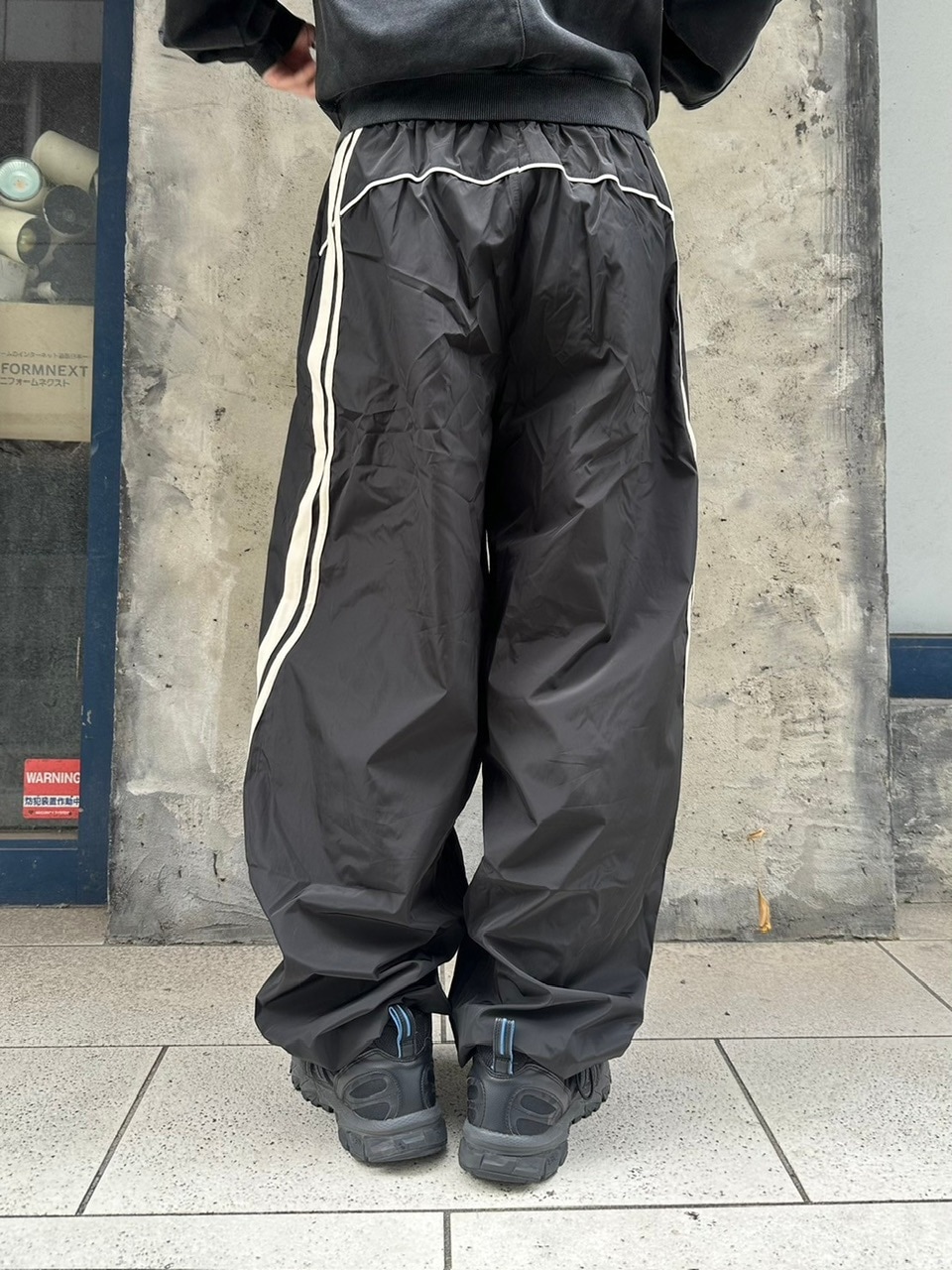 Chikashitsu +】set up side line track pants (2color