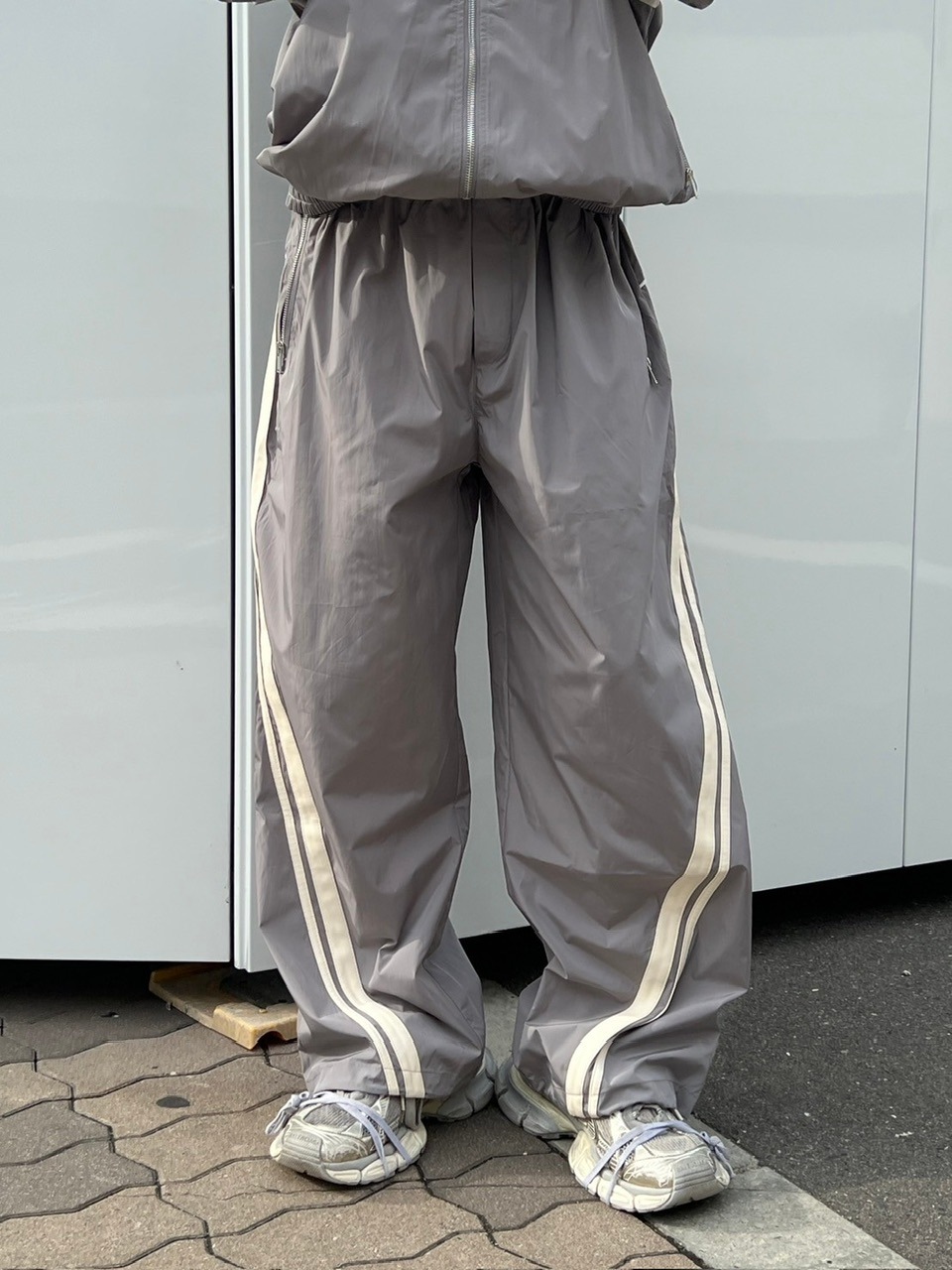 Chikashitsu +】set up side line track pants (2color