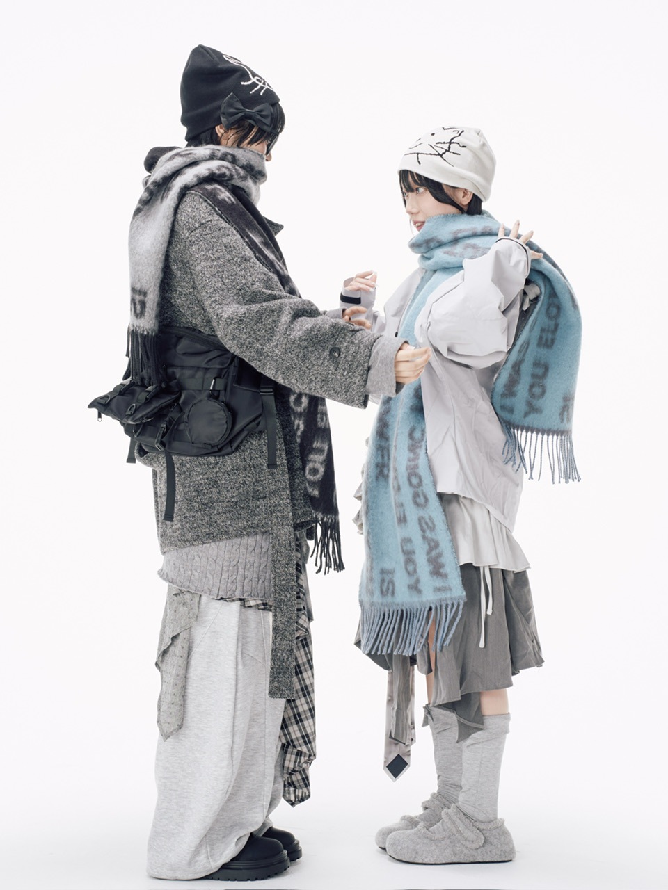 受注制【Nerd out XU】lettering shaggy muffler (2color)