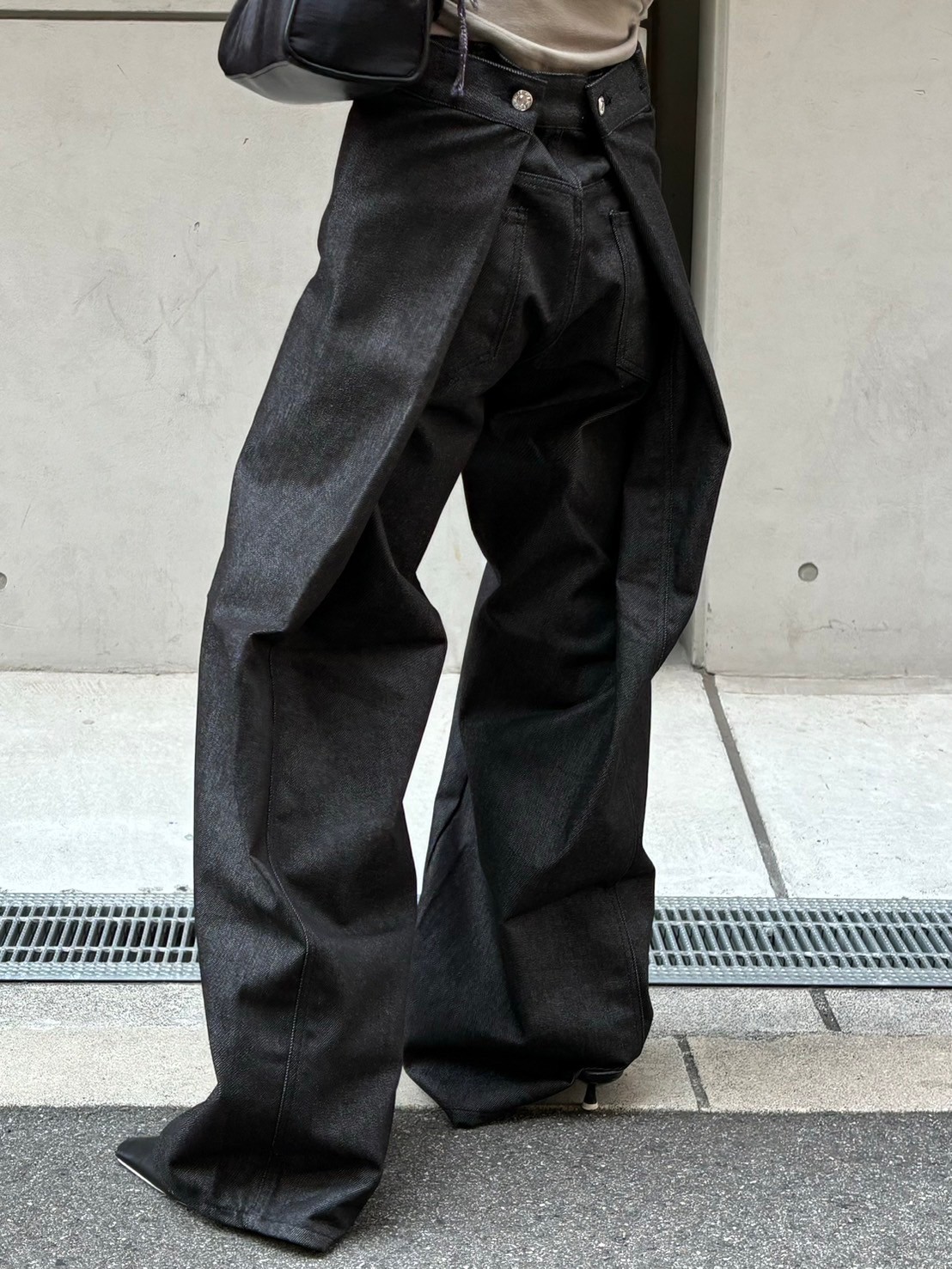 oaks back tuck snap button pants ブラック 受注制【oaks】back tuck snap button pants (2color) | OUR