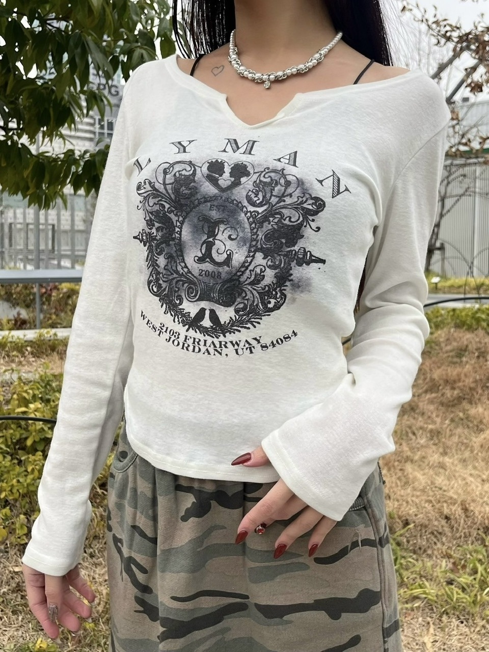 tシャツ 「XU」v neck vintage print long sleeve tee レディース XU（エックスユー）の「【XU】v neck vintage print long sleeve