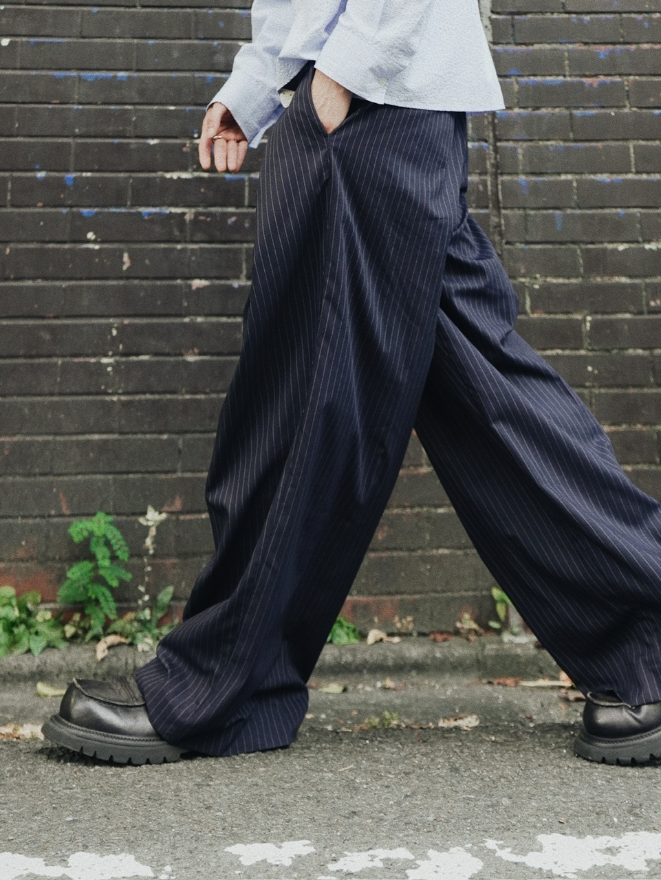 8/31 20:00発売【CS】stripe cross tuck drape slacks (navy
