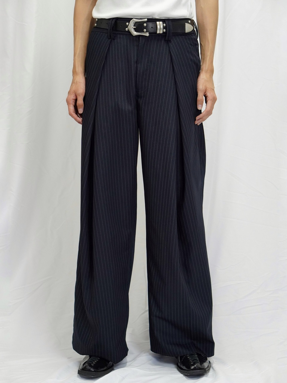 【CS】stripe cross tuck drape slacks (navy)