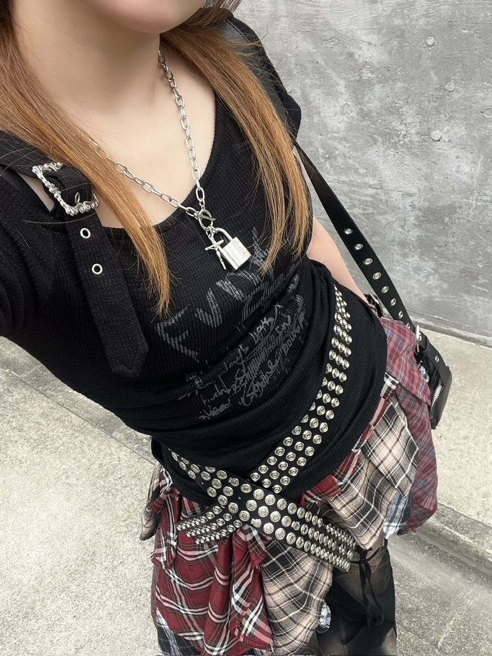 トップス [BOHEMIAN SEOUL] HOOKED ONE SHOULDER TOP BOHEMIAN SEOUL] HOOKED ONE SHOULDER TOP Cropped Off Shoulder
