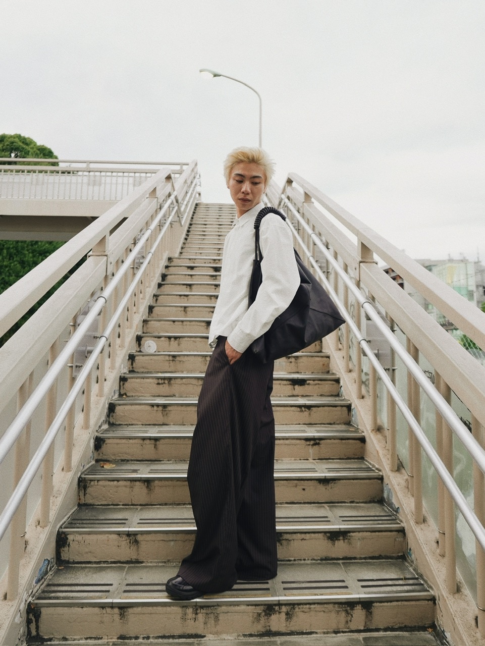 CS】stripe cross tuck drape slacks (brown) | OUR BRAND