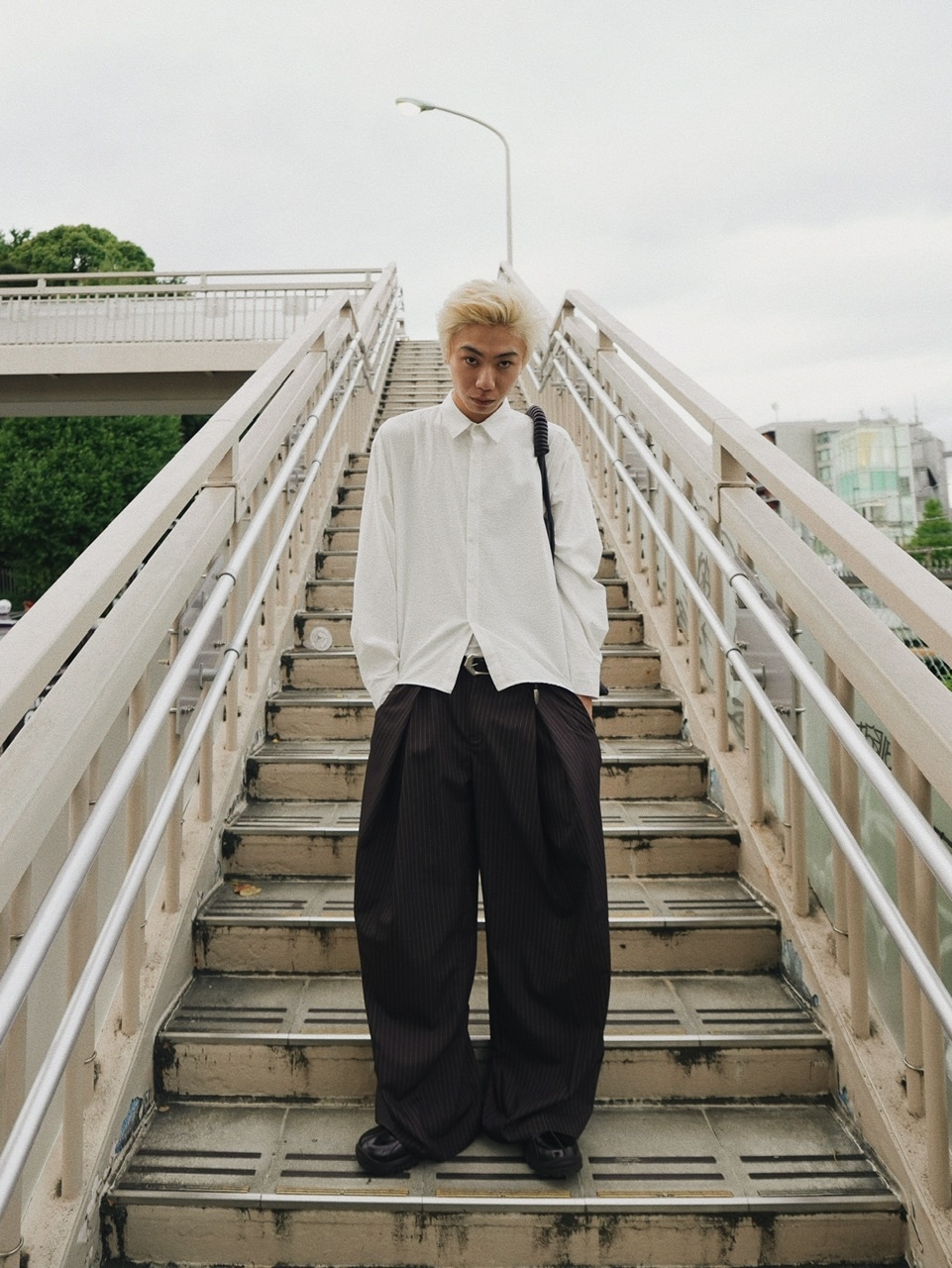 【CS】✨新作✨stripe cross tuck drape slacks CS】stripe cross tuck drape slacks (brown) | OUR BRAND