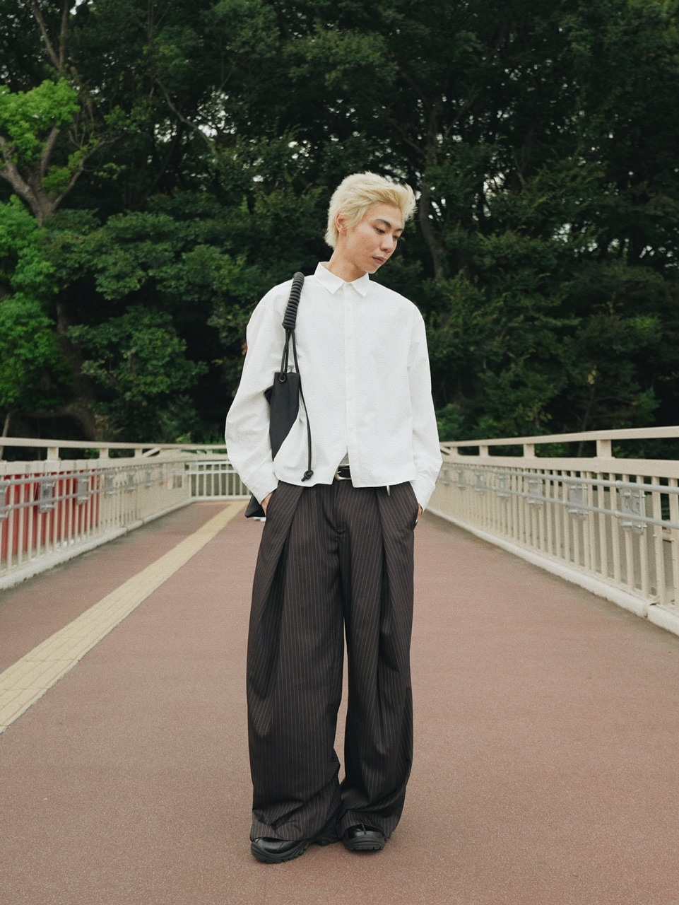 【CS】✨新作✨stripe cross tuck drape slacks CS】stripe cross tuck drape slacks (brown) | OUR BRAND
