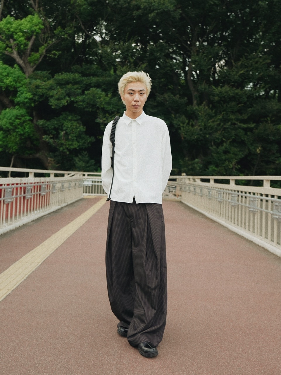 CS】stripe cross tuck drape slacks (brown) | OUR BRAND