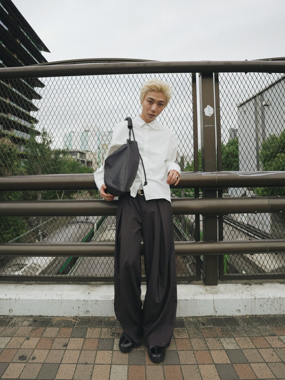 CS】stripe cross tuck drape slacks (brown) | OUR BRAND