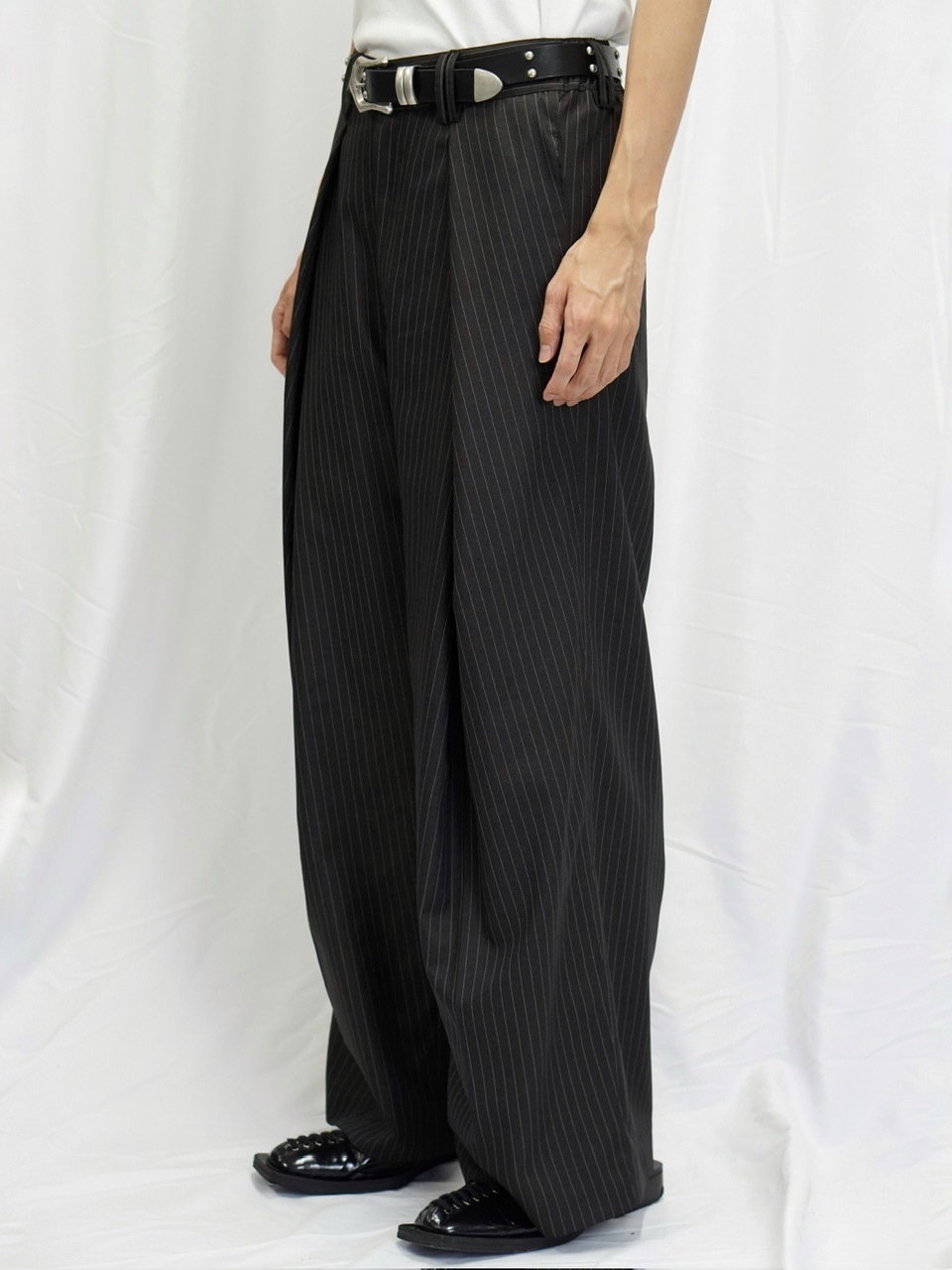 【Chikashitsu +】stripe tuck slacks Never mind the XU / Chikashitsu+｜【Chikashitsu +】stripe