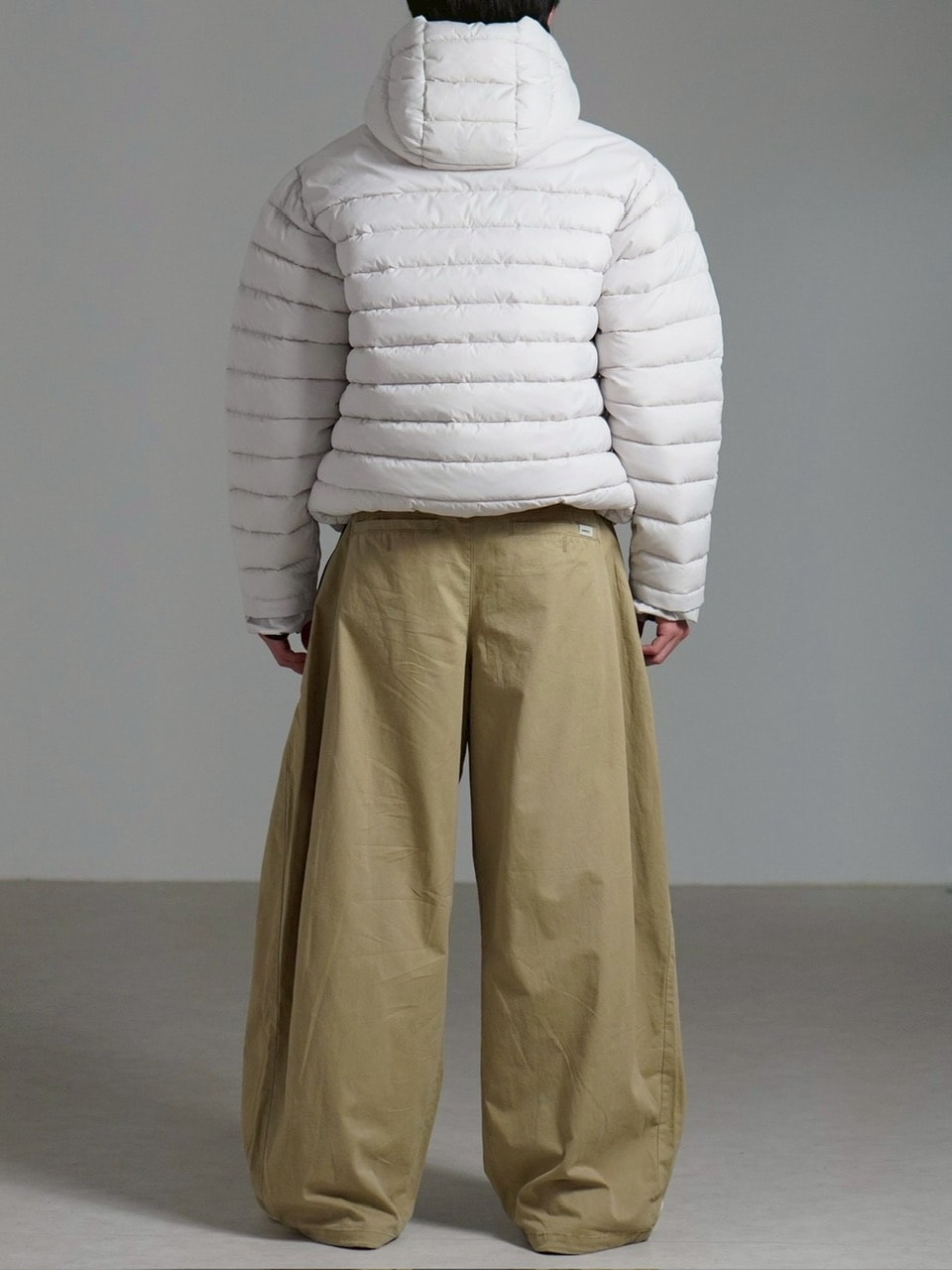 ド*チ様 Multi-pleated cropped pants Spodnie parachute - CROPP - 495AT-65X