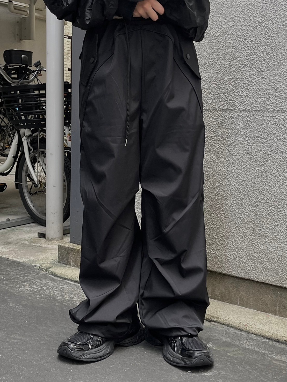 oaks back tuck snap button pants ブラック 受注制【oaks】back tuck snap button pants (2color) | OUR