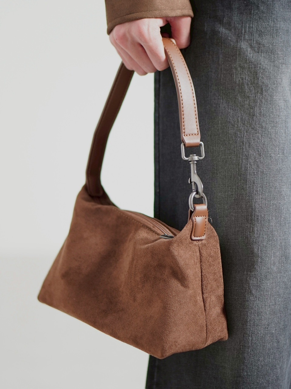 受注制【Chikashitsu +】2 way suede hand bag / 【チカシツプラス