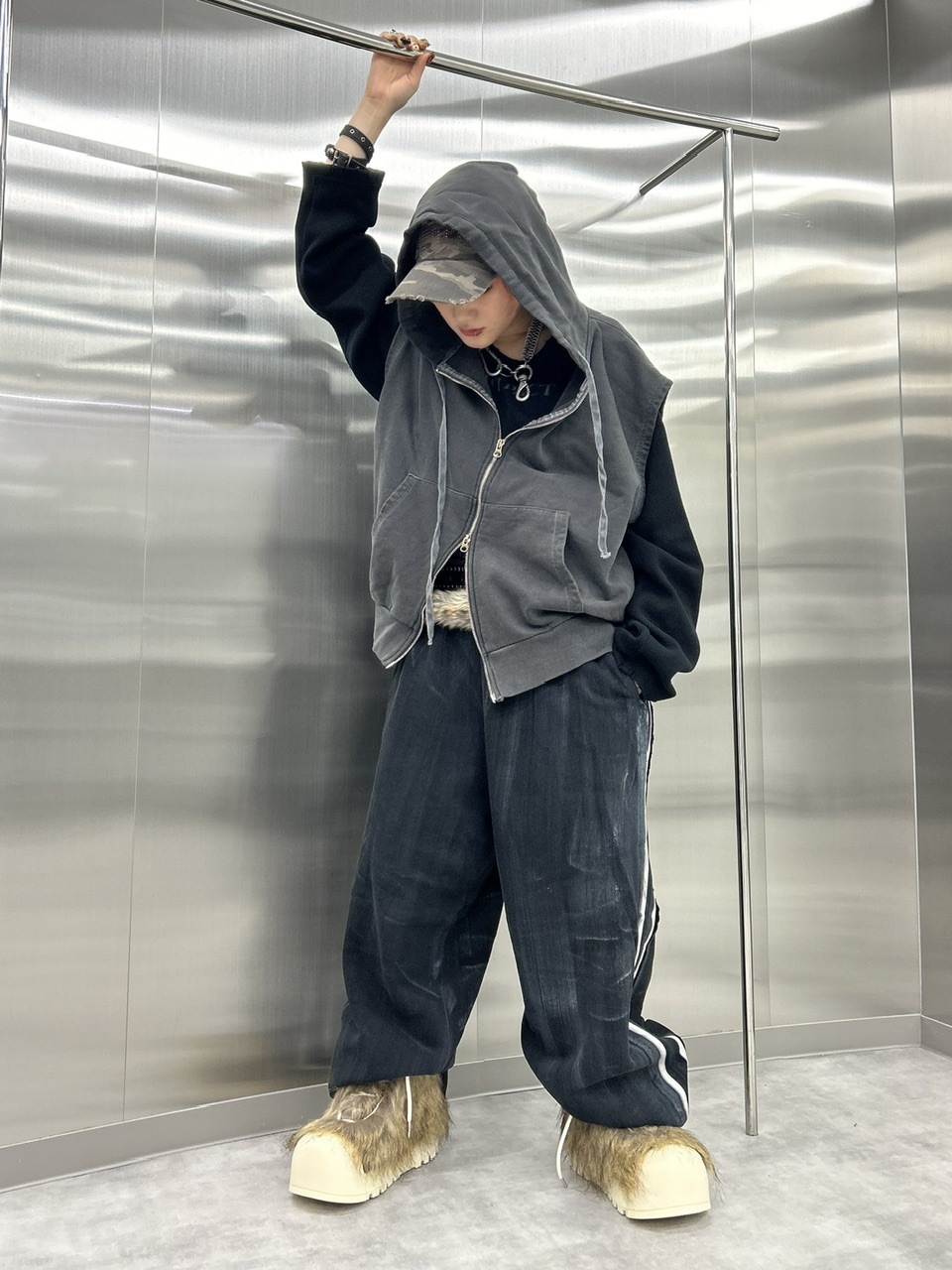 受注制【XU DOG】pigment sleeveless zip up hoodie (2color)